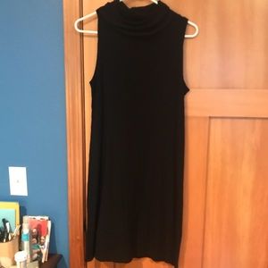 Black sleeveless dress